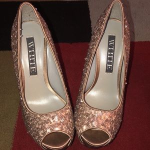 Gold Vera wang sparkle shoes size 7